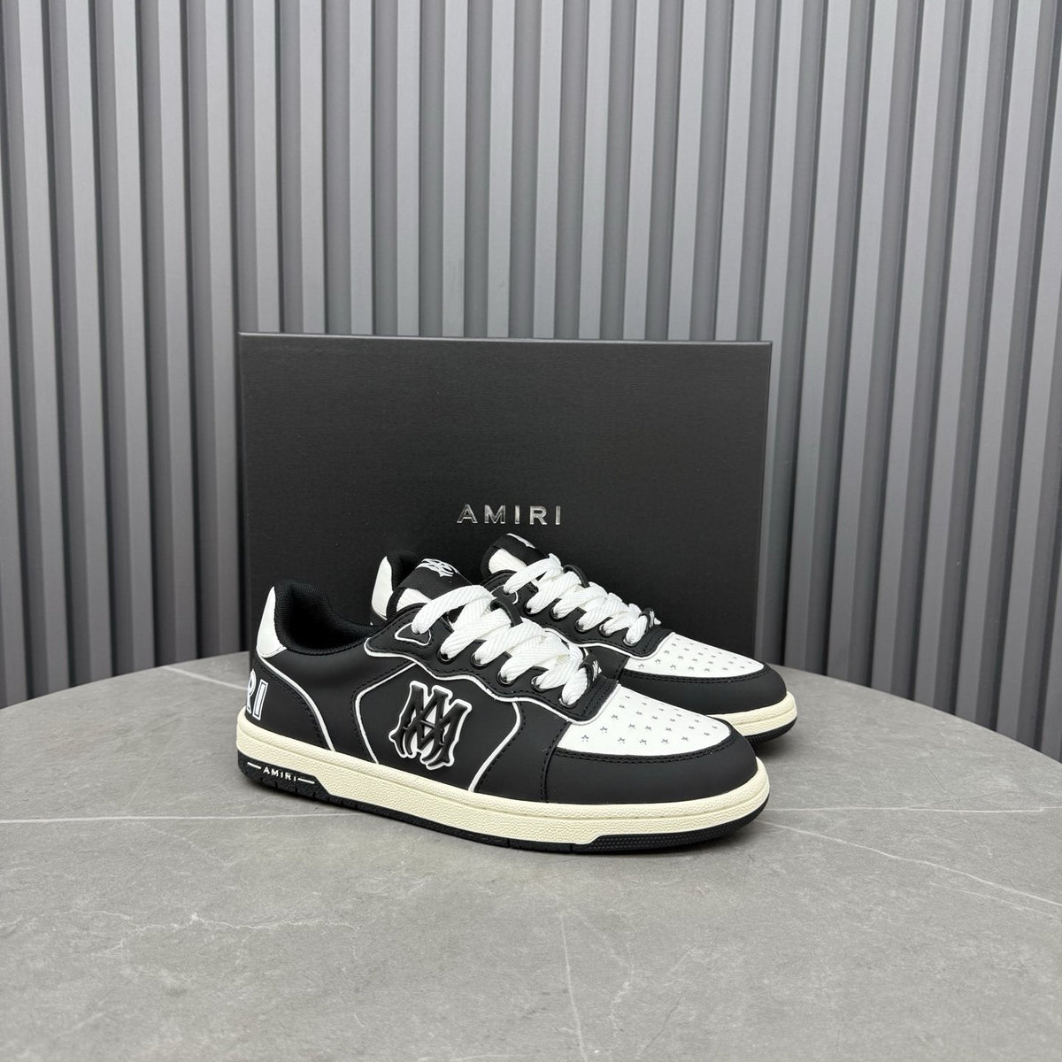 AMIRI Contrast Panel Low-Top Sneakers — front