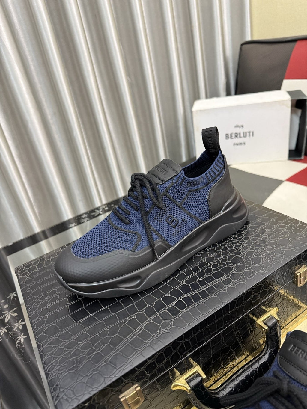 微商相册测试鞋子-Berluti Men's Mesh Low-Top Sneakers — front