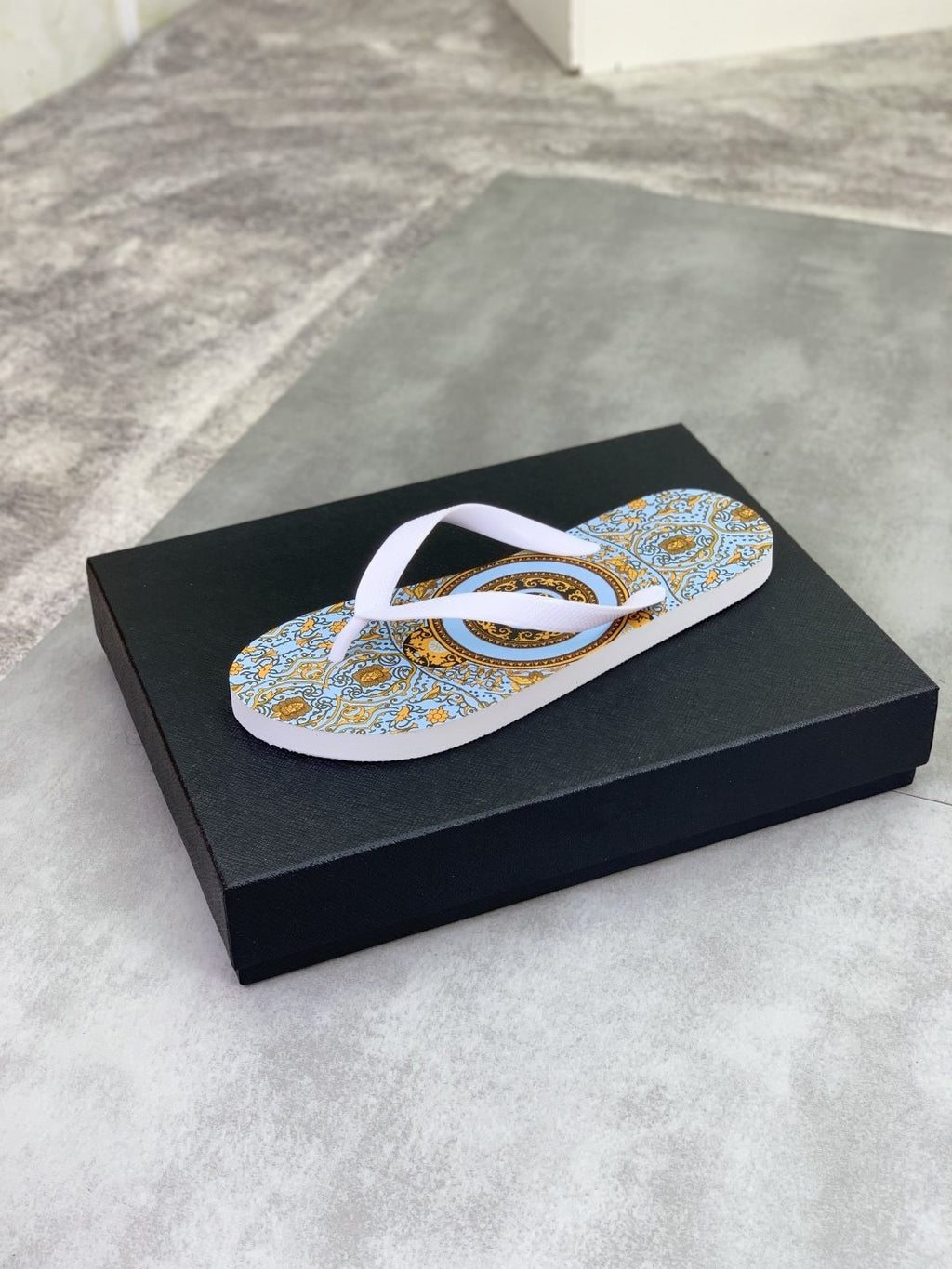 微商相册测试鞋子-Versace Light Blue Patterned Flip-Flops — front