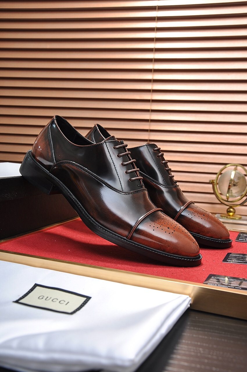 Gucci Closed-Lace Dress Shoes — front