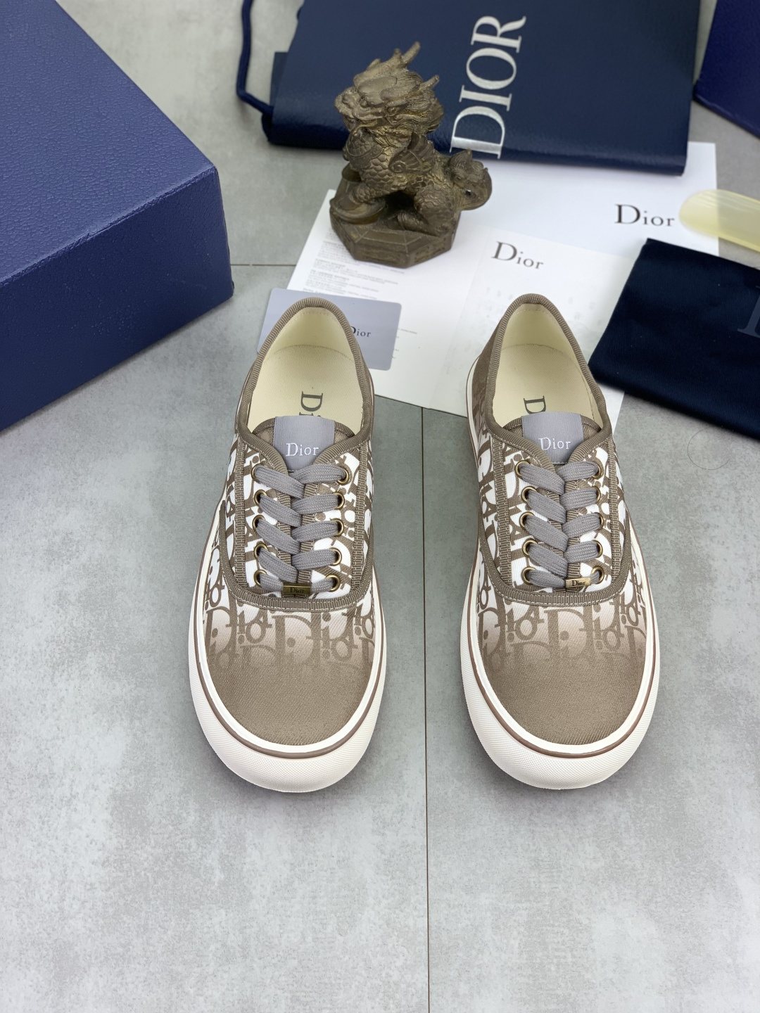 微商相册测试鞋子-Dior Navy Patterned Low-Top Canvas Sneakers — front