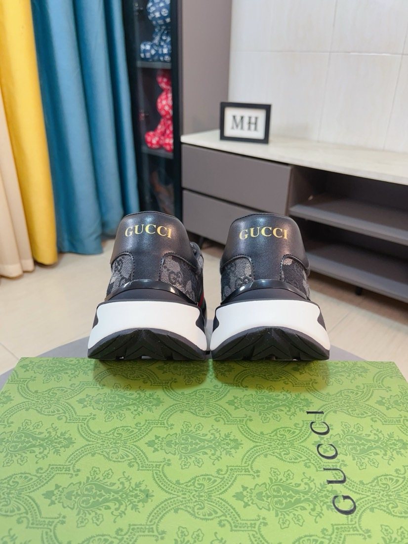 微商相册测试鞋子-Gucci Black and Beige Low-Top Sneakers — front