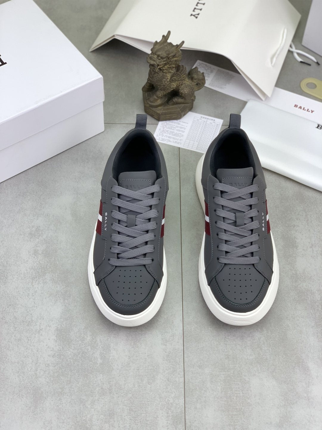 微商相册测试鞋子-Bally Double-Stripe Low-Top Sneakers — front