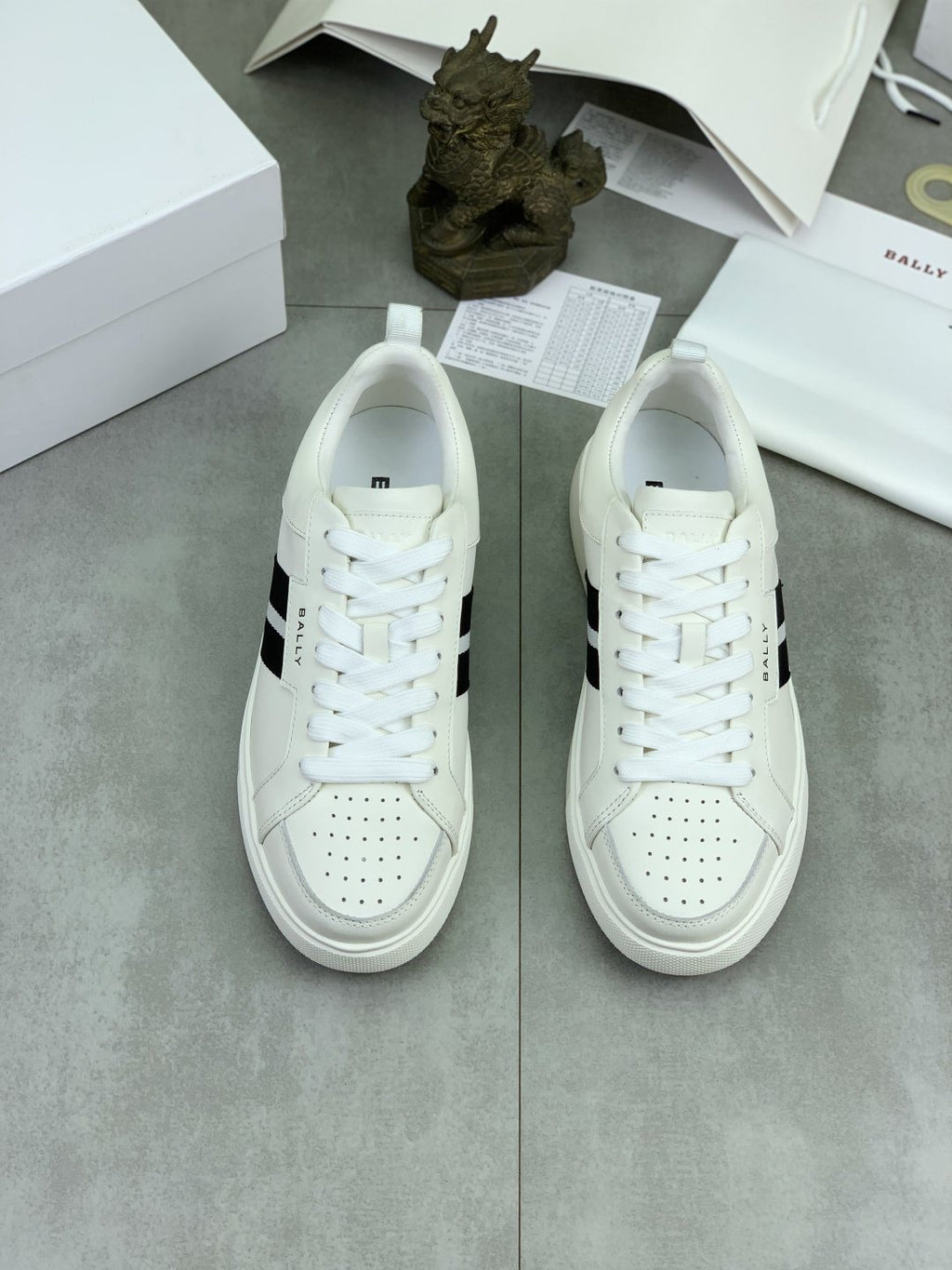 微商相册测试鞋子-Bally Double-Stripe Low-Top Sneakers — front