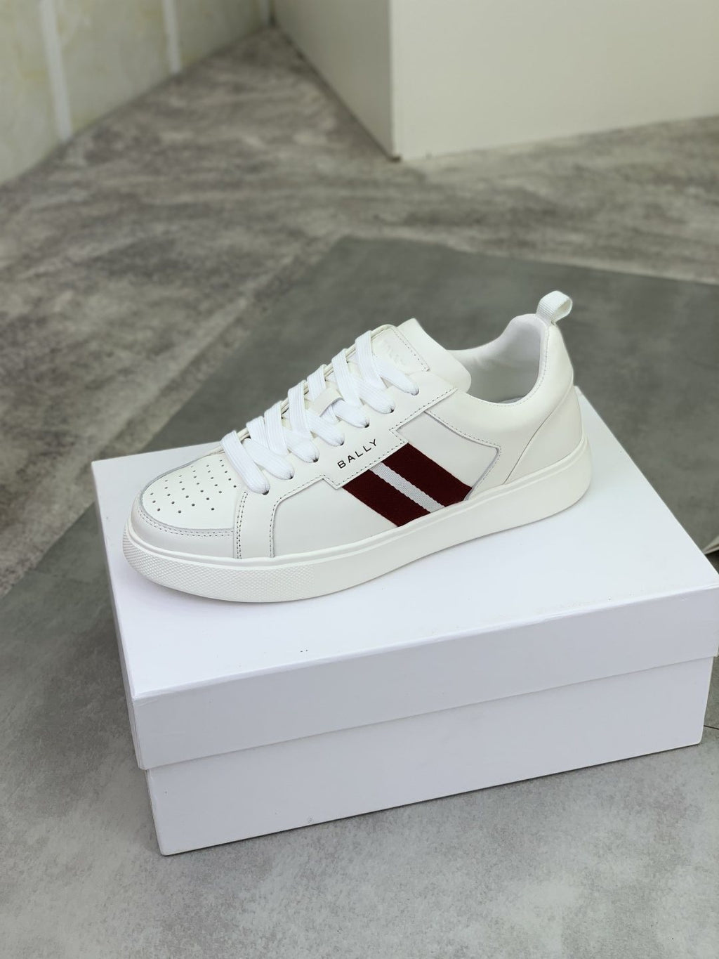 微商相册测试鞋子-Bally Double-Stripe Low-Top Sneakers — front