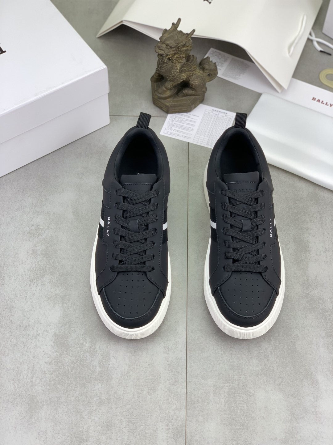 微商相册测试鞋子-Bally Double-Stripe Low-Top Sneakers — front