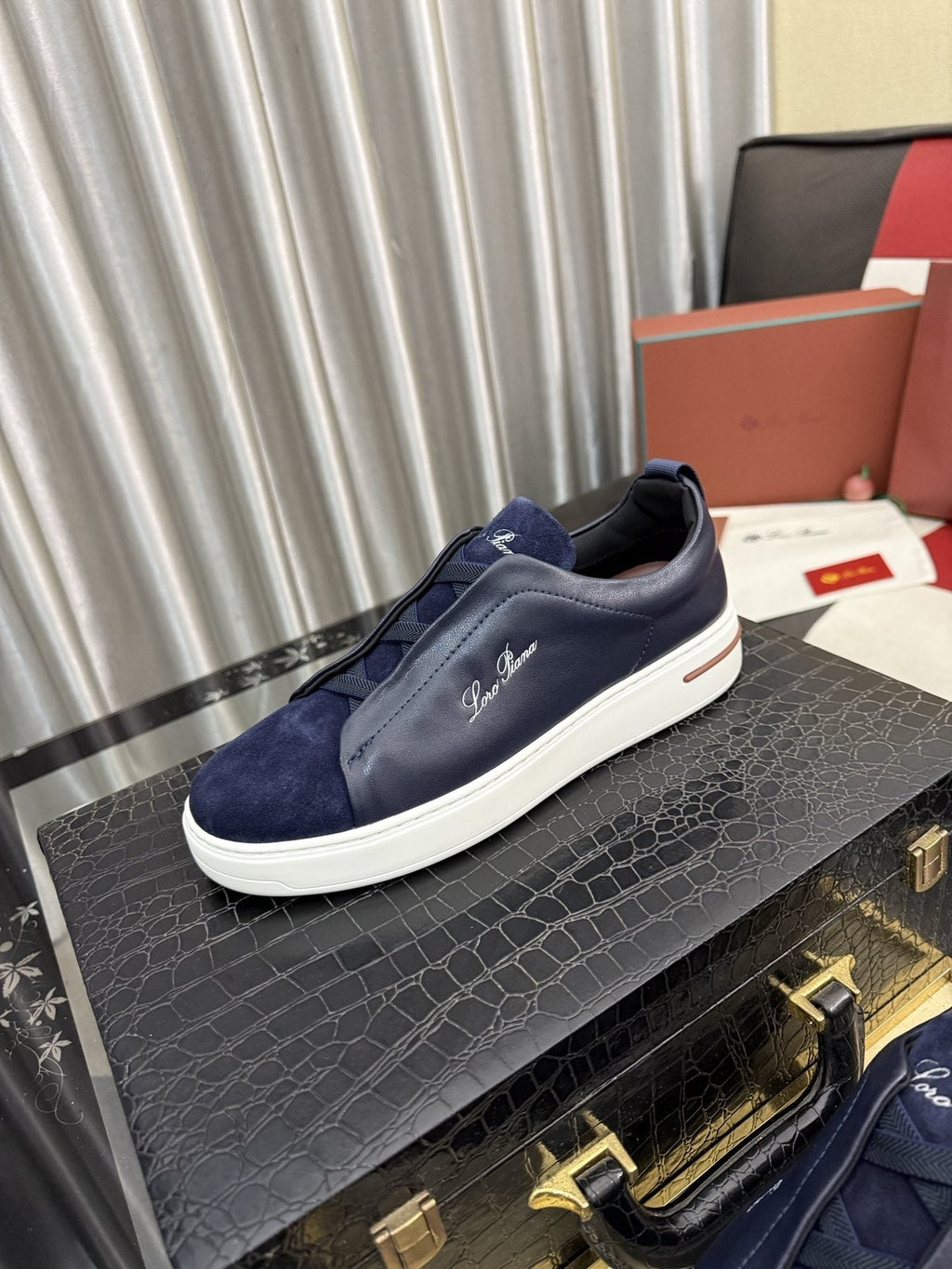 微商相册测试鞋子-Loro Piana Logo Slip-On Sneakers — front