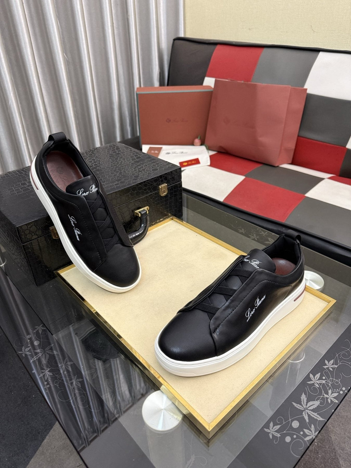 微商相册测试鞋子-Loro Piana Logo Slip-On Sneakers — front