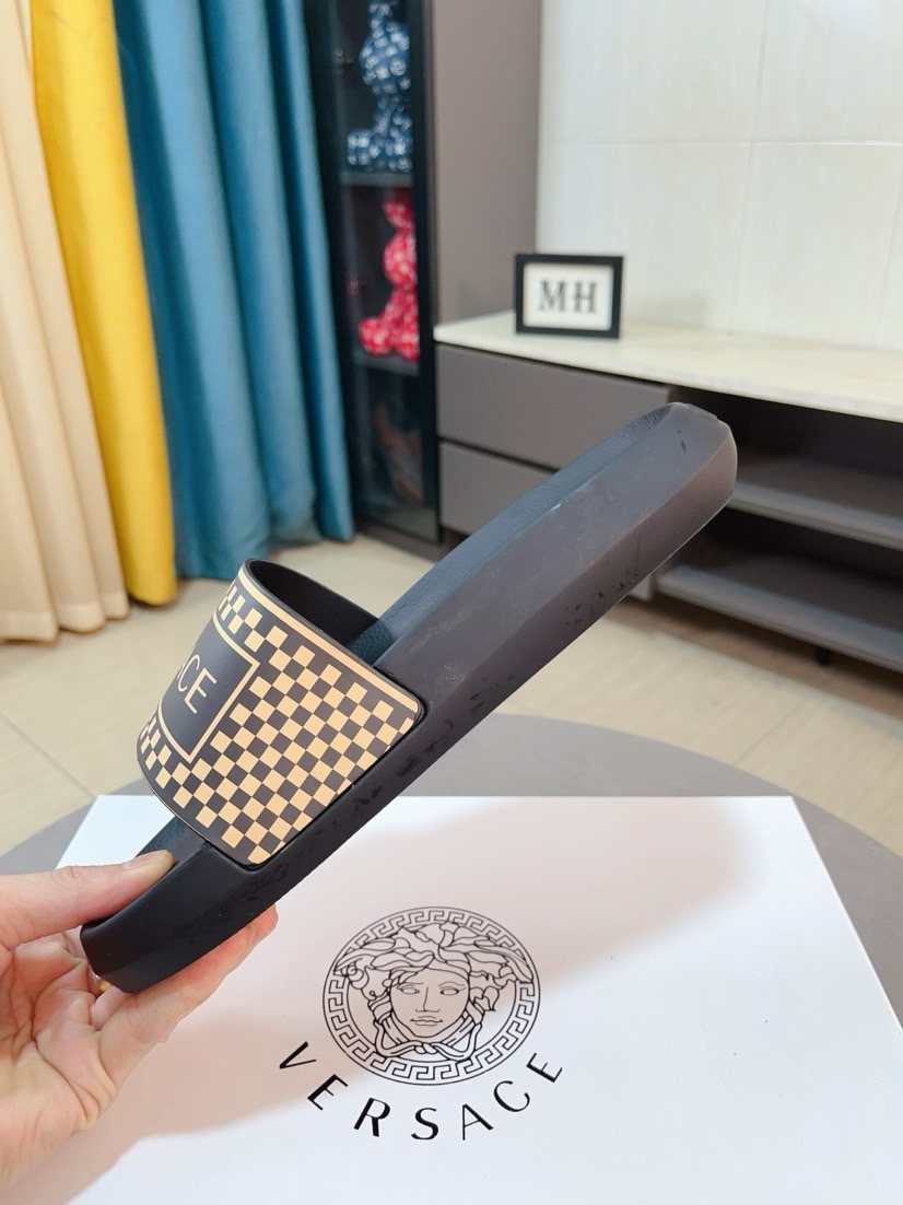 微商相册测试鞋子-Versace Patterned Slide Sandals — side