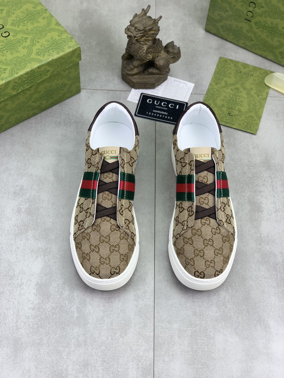 微商相册测试鞋子-Gucci Monogram Stripe Slip-On Sneakers — front