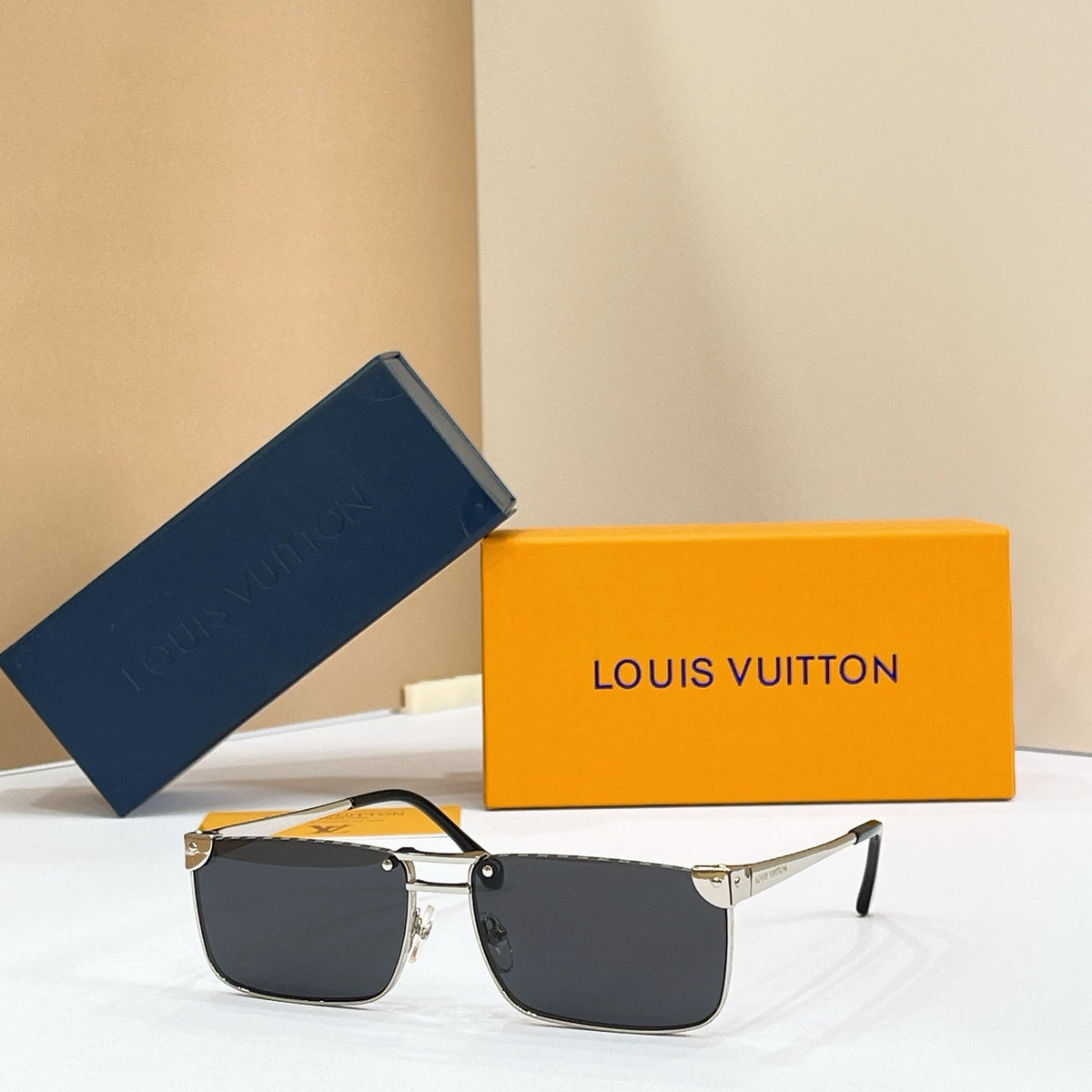 LOUIS VUITTON Sunglasses Z3206U