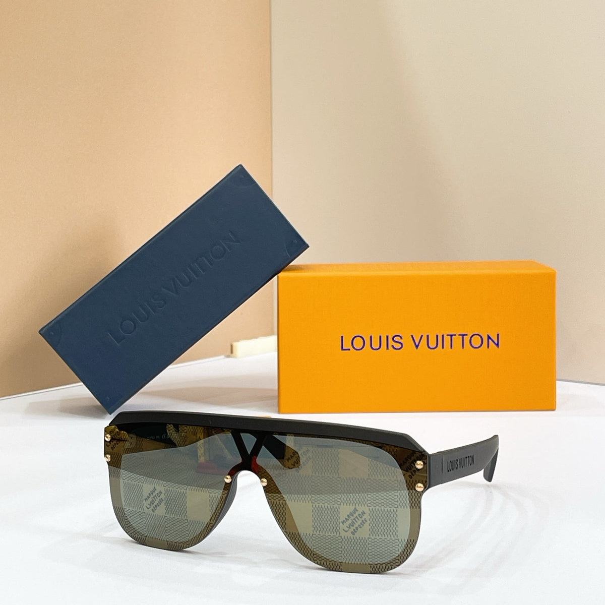 LOUIS VUITTON Sunglasses Z2878U